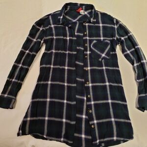 3 for $40
H&M plaid long line shirt size 2